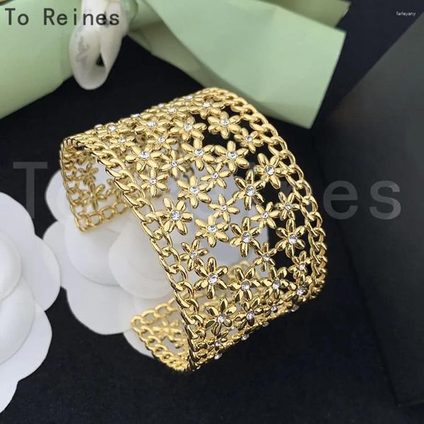 Pulseira para reines ouro cor metal abertura pulseiras para mulheres grande oco para fora moda especial flor esculpida charme jóias