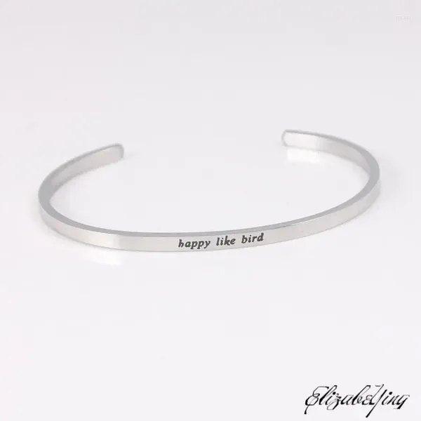 Bracciale rigido in acciaio inossidabile con incisione Happy Like Bird, citazione ispiratrice positiva, bracciale mantra per donna, lettera nera