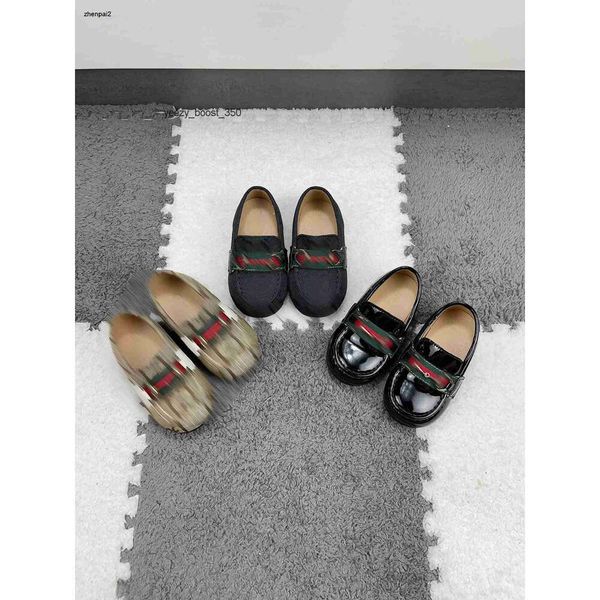 Burberrlies lüks yeni doğan bebek ayakkabıları tasarımcı Toddler spor ayakkabı boyutu 21-28 kutu ambalaj metal aksesuar dekorasyon bebek yürüyüş ayakkabıları de20
