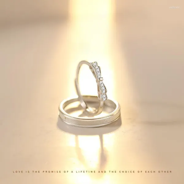 Anéis de cluster Pequeno design de amantes de promessa anel um par leve e luxuoso para homens mulheres presentes de arco de alta qualidade