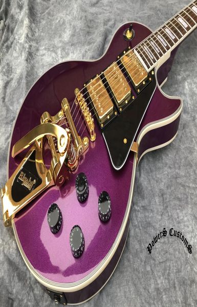 Chitarra elettrica cinese Negozio OEM chitarra elettrica Colore metallo viola brillante Tre pickup grande sistema vibrato jazz8971993