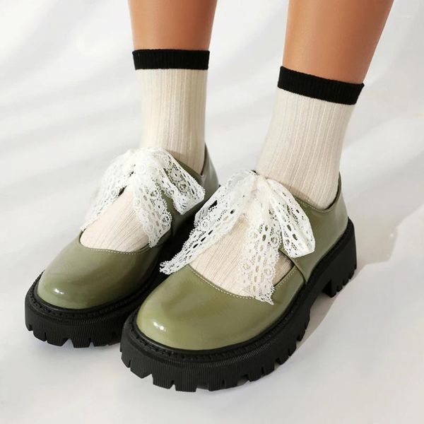 Elbise Ayakkabı Parlak Patent Deri Malzeme Sığ kesilmiş Dantel Bağlı Kadın Pompaları Platform Yuvarlak Ayak Parmağı ve Nefes Alabilir Orta Topuk