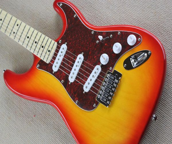 Fabrika Mağazası Kiraz Sunburust Vücut Kırmızı Pickguard Akçaağaç Boyun Keyfosu ST 6 Dizeler Elektro Gitar Guitarra1205594