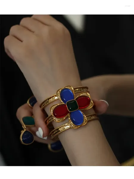 Bragle famose designer europei e americani con apertura di bracciale retrò in vetro a tre strati elegante vintage.