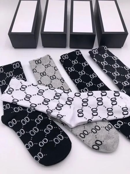 2024 Designer-Socken Männer Frauen Hohe Qualität Reine Baumwolle Stickerei Einfarbig Socke Atmungsaktiv Schwarz Weiß Grau Laufstrumpf 1 Los 5 Paare mit Box.