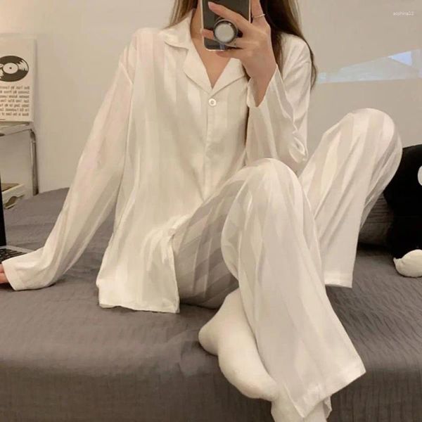 Roupas em casa Milk Silk Fabric Pijama Conjunto feminino de cetim feminino listrado com camisa de manga comprida larga para conforto