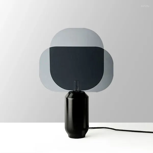 Stehlampen Nordic Modern Minimalist Wohnzimmer Schlafzimmer Nachttisch Studie Kreative Eisenkunst EL Modell Zimmer Metall Tischlampe