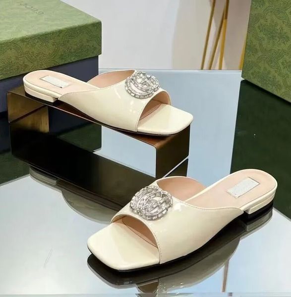 2024SS Mulheres Crystal-Set Double-G Sandálias Sapatos Espumante Hardware Praia Chinelos Couro Nude Preto Verde Slide Flats Flip Flops Senhora Andando EU43