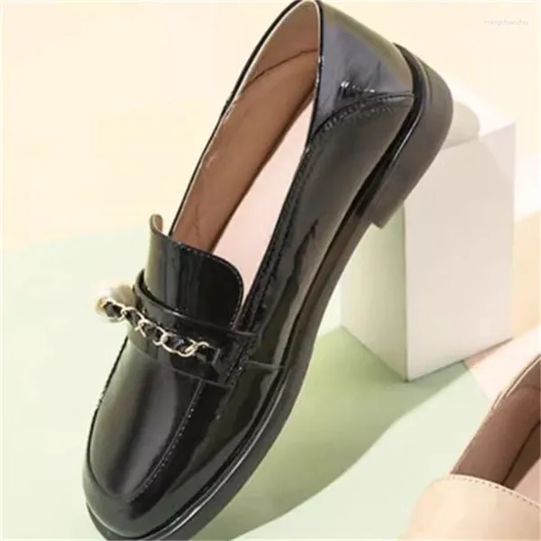 Sapatos casuais corrente para mulheres dedo do pé redondo mocassins femininos salto baixo couro patente senhora pérolas zapatos mujer string beadings chassure femme