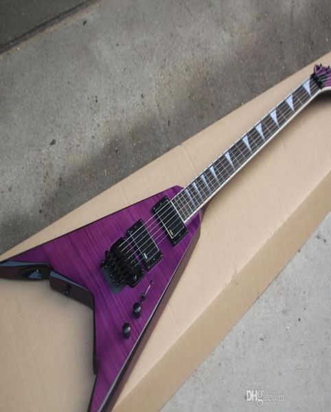 Fabrika Özelleştirme Mor EMG Pikap Uçan V Elektro Gitar Gül Ağacı Klavye Flame Bej Kaplama Floyd Rose Fragh