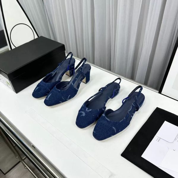 2024 Nuovo denim Sandali spessi sandali Sandali in pelle tacchi piatti tacchi piatti a testa rotonda da donna scarpe da matrimonio da donna