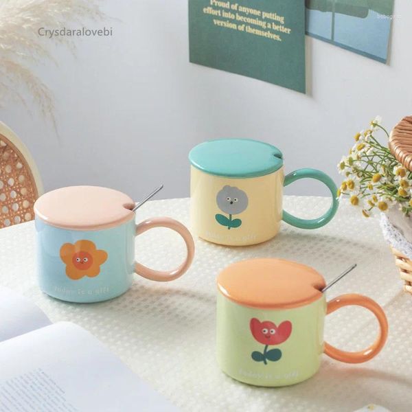 Canecas Copo de cerâmica fofa com design de tampa Nicho caneca casal feminino Casal de água criativa do escritório do escritório criativo