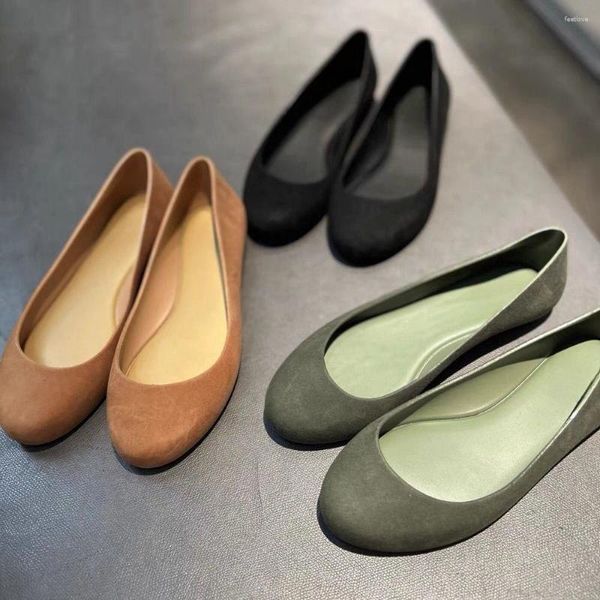 Sandallar Bahar Sonbahar Kadın Ayakkabıları 2024 Yuvarlak Toe Sığ Ağız Tek Düz Renk Mat Yumuşak Sole Baotou Yetişkin Kızlar