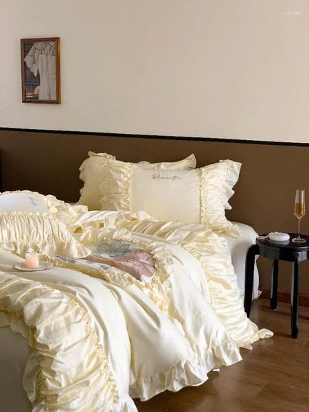 Bettwäsche-Sets, vierteilig, Baumwolle, französische romantische Blumenstickerei, Float-Blumenmuster, plissiert, Bettbezug, Haushalt, verdickt, warm