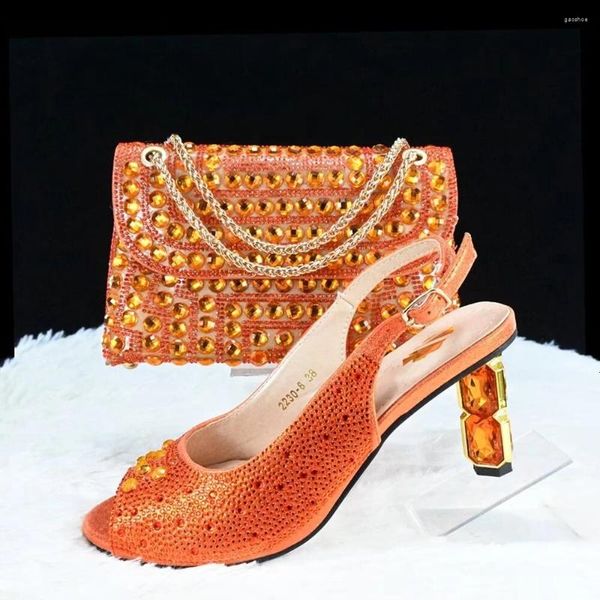 Scarpe eleganti da donna arancioni e borsa da abbinare ai sandali estivi con pietre da donna africane con pochette a mano Sandali da donna per la festa GL46