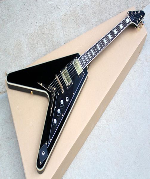 Ebenholz-Griffbrett, V-förmiger Körper, schwarze E-Gitarre mit Bundbindung, Saite durch den Korpus, Brücke, goldene Hardware, kann individuell angepasst werden6363694