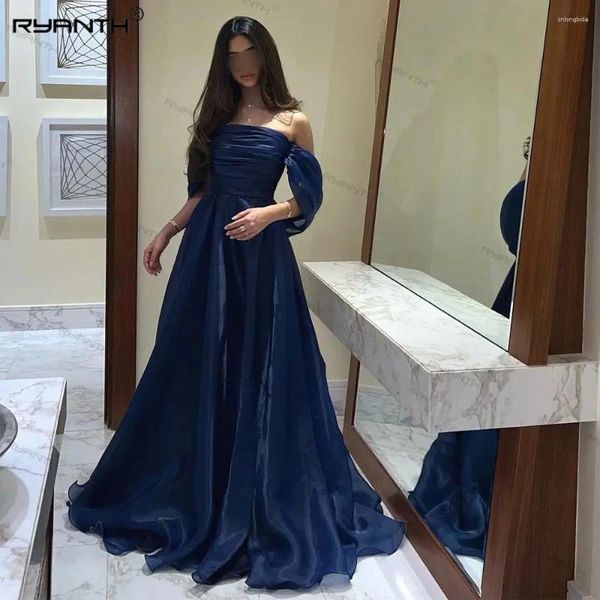 Abiti da passerella Ryanth con spalle scoperte Prom per le donne Abito da festa celebrità blu navy Tulle A-Line da sera senza spalline Maxi