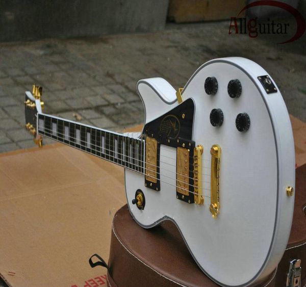 Custom Shop Deluxe Alpine White Upgrade LP Электрогитара Цельный гриф из черного дерева Накладка на гриф Белая швабра Инкрустация Золото Hard3835099