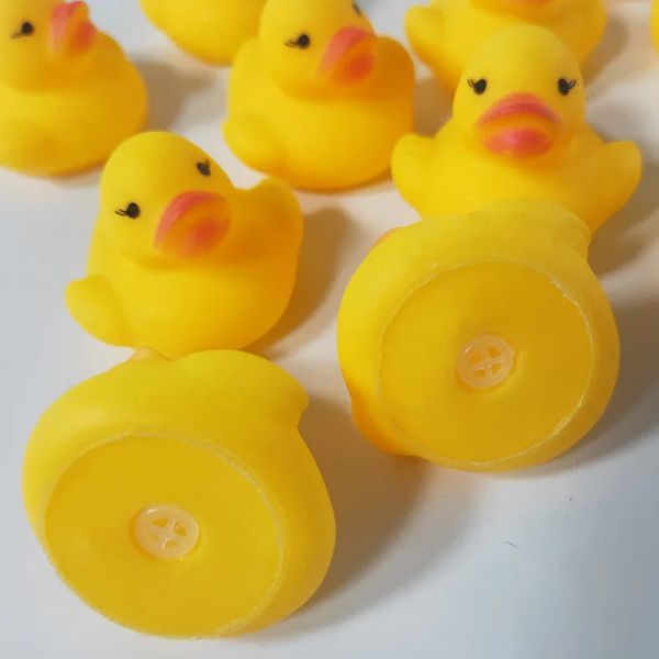 10pcs espremendo chamado raça de borracha patos squetis pato pato banho de banho de banho de bebê favores de aniversário não engolem brinquedos clássicos brinquedo