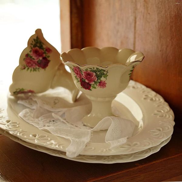 Tazze Tazza da latte in ceramica con bordo oro vintage Stampa rosa Luce di lusso in stile inglese Calice da gelato Tazza da tè pomeridiano Stoviglie per feste a casa
