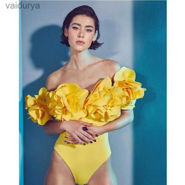 Costumi da bagno da donna Solid Yellow 2024 Donne Sexy 3D Flower Costume intero con spalle scoperte Beachwear Estate Monokini Surf Wear Costume da bagno yq240330