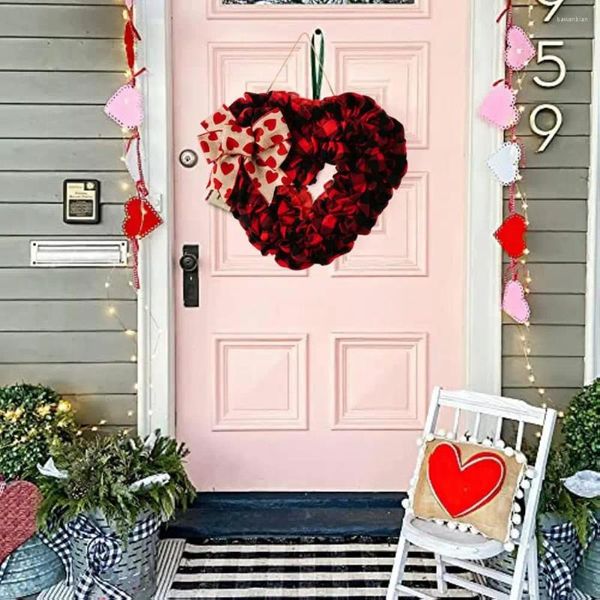 Fiori decorativi Ghirlanda d'amore Romantica ghirlanda per porta d'ingresso San Valentino a forma di cuore appesa per la decorazione esterna della casa