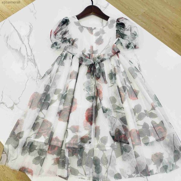 Urban Sexy Kleider 2024 Neueste High-End-Mädchen Blumenkleid Sommer Strand Kinder Prinzessin Markenkleidung weiße Babyspitze yq240330