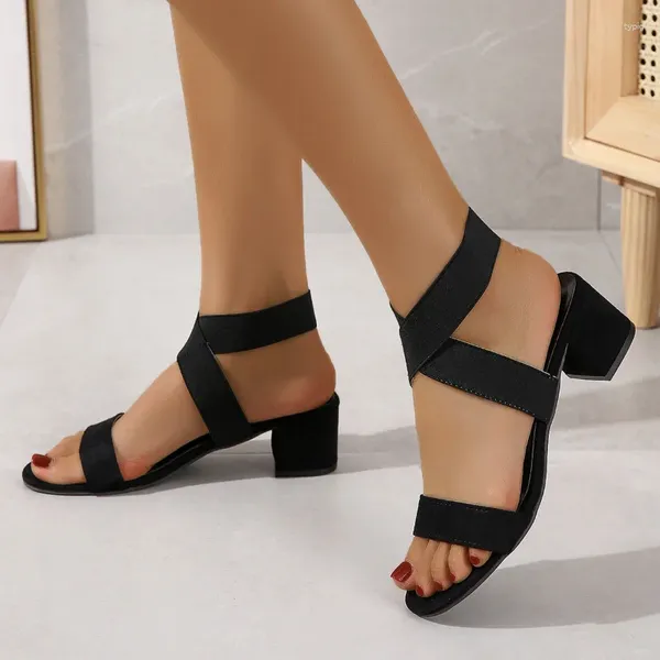 Модельные туфли, лето 2024, женские босоножки на среднем каблуке с ремешками на щиколотке, сандалии-гладиаторы с открытым носком, римские женские черные сандалии без шнуровки