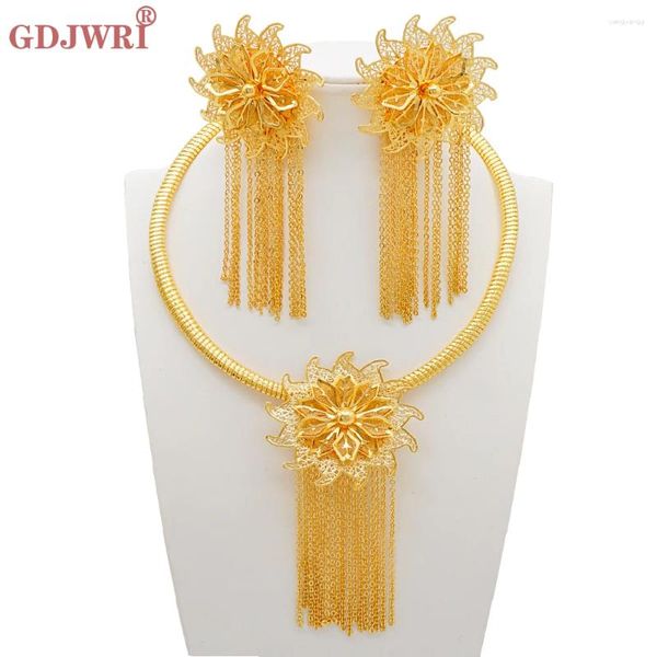 Collana Orecchini Set Nappe color oro pregiato Gioielli Goccia Ciondolo fiore per le donne Matrimonio Abbigliamento quotidiano Accessori anniversario