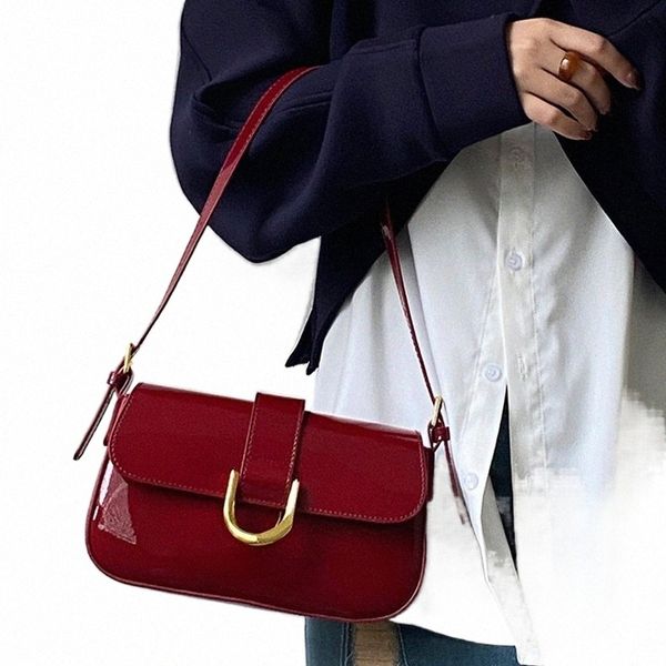 Mulheres Fi Crossbody Bag Red Vintage Saddle Pequena Bolsa de Ombro de Couro de Patente Design de Luxo Senhoras Tendência Flap Bolsas a24n #