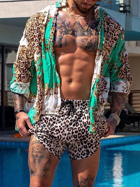 Moda stampa leopardata due pezzi set da uomo stile spiaggia sexy camicia con risvolto abbottonato e pantaloncini outfit abiti casual larghi abiti da uomo 240321