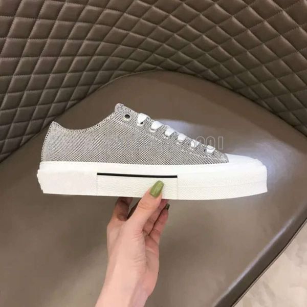 Дизайнер Bayberry Sneaker B22 Проверка бренда кроссовки винтажные теннисные обувь классические полосы Тренеры платформы для платформы печатная тренажера с низкой вершиной с коробкой 307