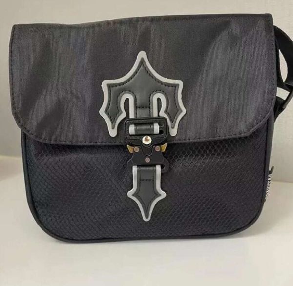 2024 Irongate T Crossbody Bag UK Londra Moda Çanta Su Geçirmez Çantalar Trapstar Lüks Tasarımcı Spor Messenger Çantası Koleji Ücretsiz Kargo 88