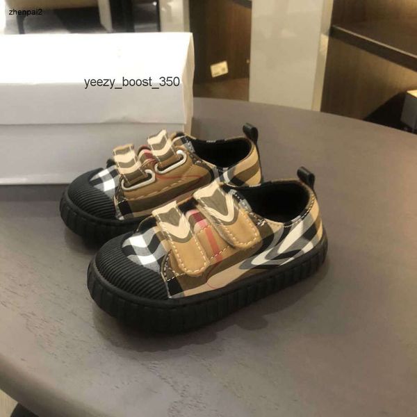 Scarpe di lusso Burberrlies per scarpe da bambino di alta qualità per bambini Taglia 20-25 Scarpe da passeggio per neonati con design scozzese kaki Confezione in scatola Oct15