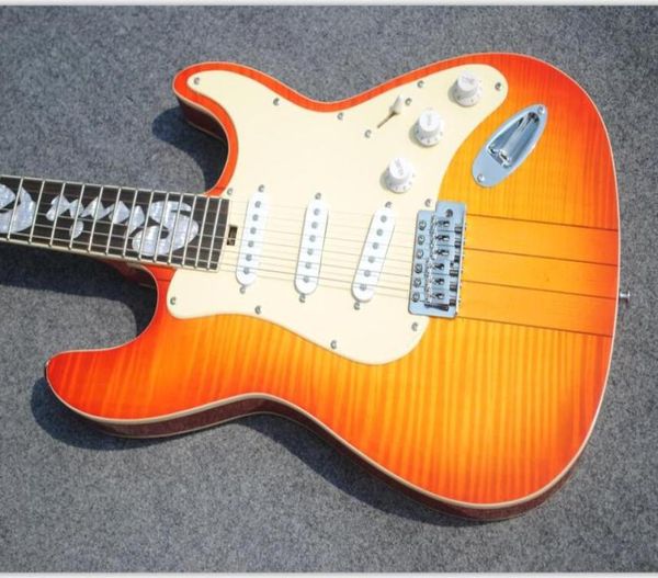 Loja personalizada Stevie Ray Vaughan SRV Número Um Hamiltone Cherry Sunburst ST Guitarra elétrica Bookmatched Curly Flame Maple Top SSS1110558