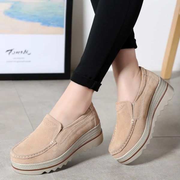 Flats Frauenschuhe Neue Frühlingsplattform Flats Turnschuhe Frauen Wildleder Leder Frauen Freizeitschuhe auf Flats Heels Creepers Moccasins ausrutschen