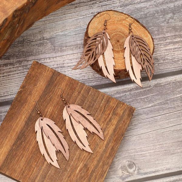 Brincos pendurados vintage temperamento pena folhas forma pingente para mulheres design sentido na moda longo jóias de madeira atacado