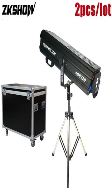 Lumiere 440W LED Segui l'inseguitore di luci spot con supporto FlightCase per spettacoli teatrali di nozze Messa a fuoco Illuminazione Tiro medio Follo2991632