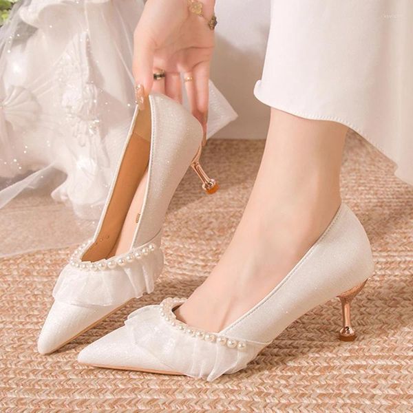 Модельные туфли с жемчужным кружевом для свадебной вечеринки для женщин, осень 2024, туфли-лодочки без шнуровки с острым носком, женские элегантные тканевые туфли с блестками на шпильке