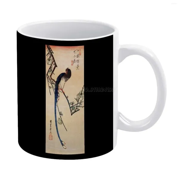 Tazze Blue Bird On A Plum Tree di Utagawa Hiroshige (Riproduzione) Tazza bianca 11 Oz Divertente caffè/tè/cacao in ceramica Regalo unico Nero