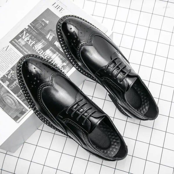 Sapatos de vestido de inverno homens casuais de negócios usam couro preto grande cabeça estilo coreano botas de dedo do pé redondo trabalho terno me