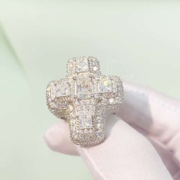 Sterling Silber Pave-Fassung Radiant Cut Vvs Moissanit Diamanten Weißvergoldete Cross Champion Ringe