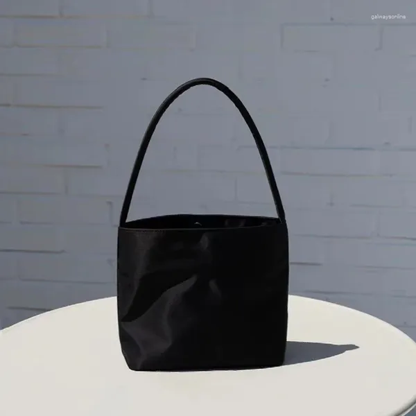 Borse a tracolla Borsa a tracolla di design di marca di moda coreana Borsa a tracolla in nylon ricamato per ascella Borsa da donna semplice piccola color caramella