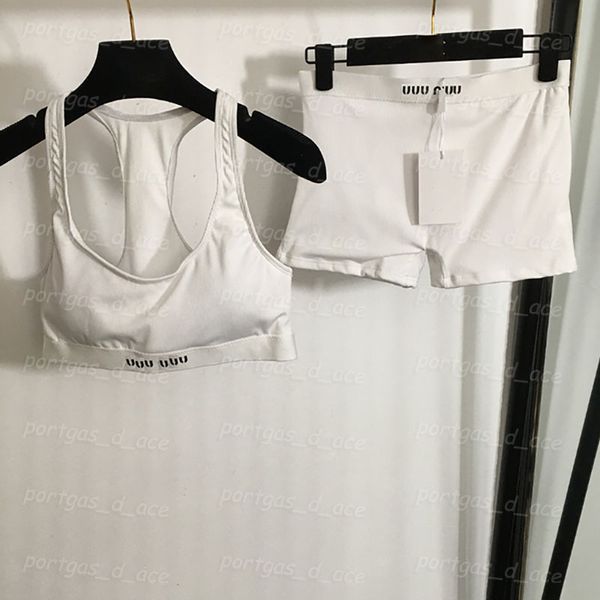 Pantaloncini per cisterna sportive reggiseni che impostano bikinis designer di costumi da bagno sexy biancheria da yoga sportiva pugili per lingerie da bagno split costumi da bagno