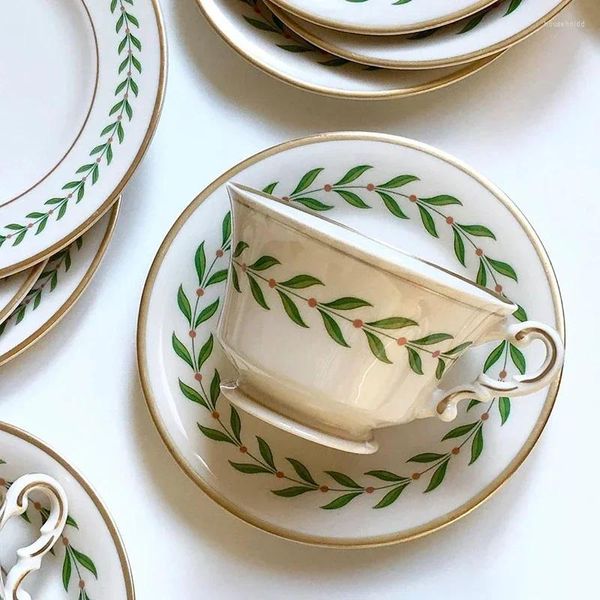 Tazze Piattini Personalizzati Tazza da tè e caffè e piatto in ceramica con motivo a foglie leggero Set di lusso Coreano in stile europeo 200 ml