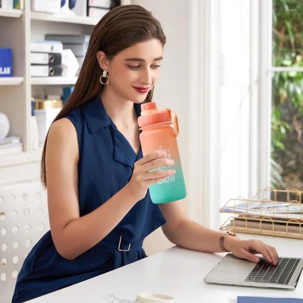 Bottiglie d'acqua Bottiglia con chiusura a 360 gradi Nessuna perdita di colore sfumato A prova di perdite con design della maniglia per lo sport