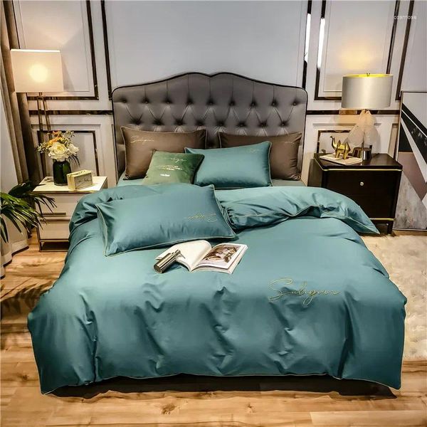 Set di biancheria da letto 2024 Copripiumino in cotone semplice a quattro pezzi per uso domestico, in twill ricamato, confortevole, azzurro