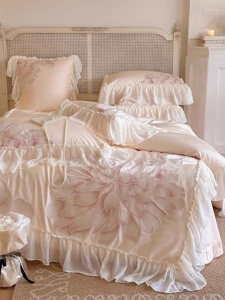 Conjuntos de cama Princesa Longo Estável Algodão Duvet Cover Set Quatro Peças Francês Flor Bordado Quilt Lace Lençóis