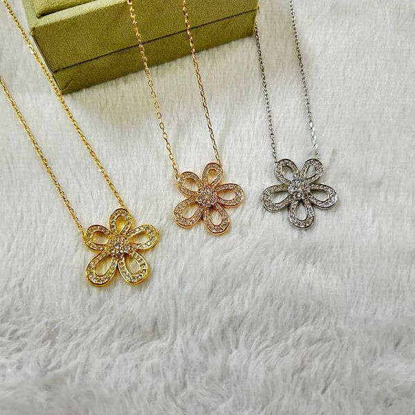 Designer Hochversion High Version Van Sonnenblumen Halskette mit vollen Diamant Hollow große Blumen Einfach und fähig 18k Roségold fünf Blütenblüten