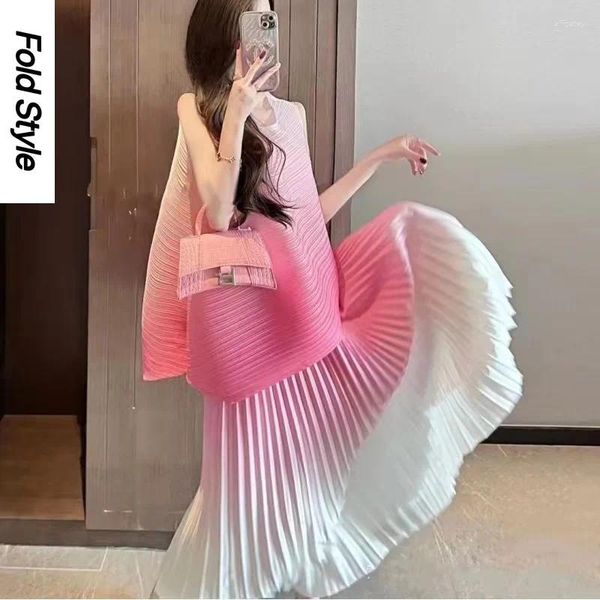 Vestidos de trabalho 2024 verão xiaoxiangfeng sanzhai plissado sem mangas conjunto feminino gradiente tanque superior meia saia estilo férias duas peças